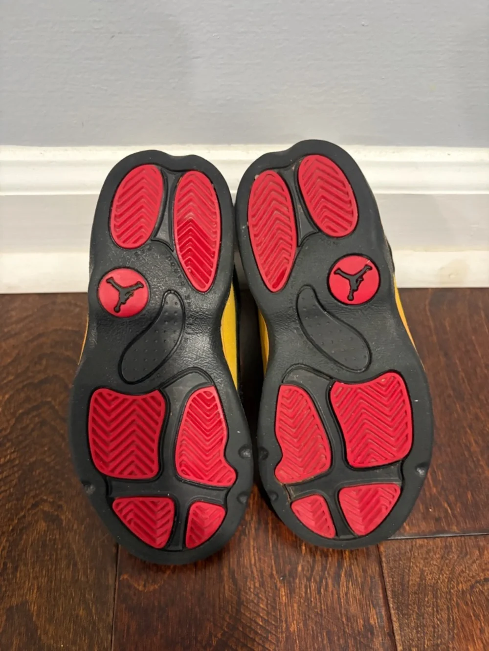 Nike Jordan 13 Retro Kids Black Sneakers with Yellow Accents size 9 - Picture 5 of 6
